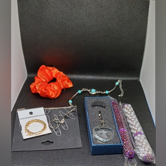 Mystery cosmetic bag - What goodies will yours contain? - Picture 4 of 11